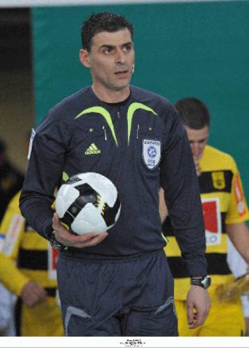 Στα… χαμηλά ο Ντάκος, χωρίς παραπομπή η διαιτησία