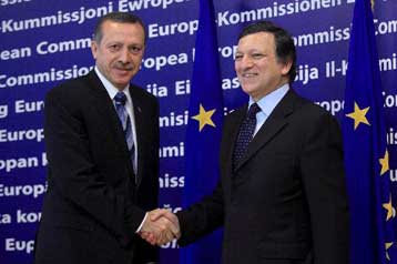 Το χαρτί του ενεργειακού κόμβου παίζει στην ΕΕ η Τουρκία απειλώντας για το Nabucco