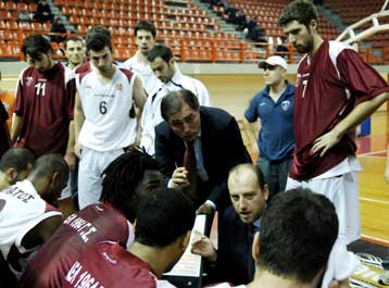 Τη λύση της συνεργασίας της με τρεις παίκτες αποφάσισε  η ΑΕΛ