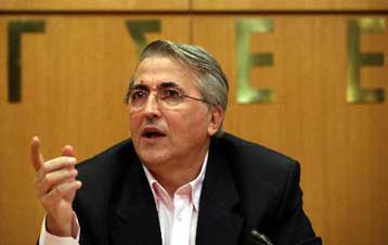 Μέτρα πριν το φαινόμενο των απολύσεων πάρει τη μορφή χιονοστιβάδας ζητά η ΓΣΕΕ