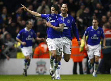 Ο Κέιχιλ πλήγωσε τη Λίβερπουλ και έκανε δώρο στην Μάντσεστερ Γ.