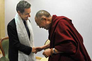 Αποκλείει επιδεικτικά τη Γαλλία από ευρωπαϊκή περιοδεία ο Κινέζος πρωθυπουργός