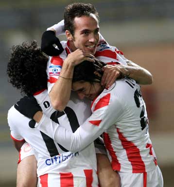 Στην οκτάδα πέρασαν Ολυμπιακός, Πανσερραϊκός