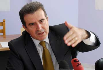 Ο πληθωρισμός πέφτει, η ακρίβεια μένει, τονίζει ο Μ.Χρυσοχοΐδης