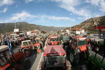 Στήριξη των αγροτών ζητούν ΓΣΕΕ και αντιπολίτευση