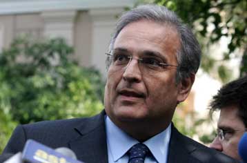 Κυβερνητική Επιτροπή στη σκιά των αρνητικών εξελίξεων για την οικονομία