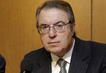 Ανεξάρτητο εξεταστικό κέντρο για την εισαγωγή σε πανεπιστήμια θέλει ο Γ.Μπαμπινιώτης