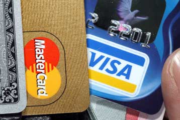 Μαζική παραβίαση τραπεζικών δεδομένων παραδέχεται εταιρεία συναλλαγών