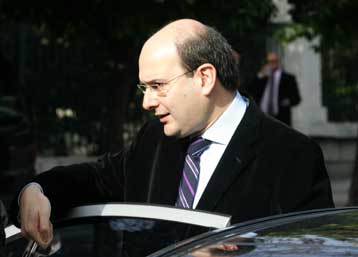 Ικανοποίηση Χατζηδάκη για την απόφαση μείωσης μισθών στην ΔΕΗ