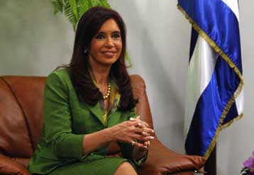 Επανεμφάνιση του Φιντέλ Κάστρο στο πλευρό της προέδρου της Αργεντινής