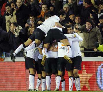 Ανοιχτοί λογαριασμοί για Βαλένθια και Σεβίλη, στο «μηδέν» οι Καταλανοί