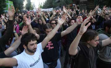 Συζήτηση στη Βουλή, πορείες σε Αθήνα και Θεσσαλονίκη για την Παιδεία