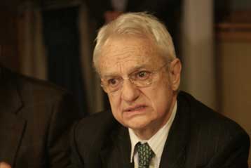 Ζητά να σταματήσουν τα μπλόκα και υπόσχεται στήριξη ο Σ.Χατζηγάκης