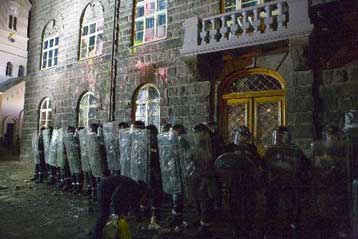 Διαδηλωτές «πολιόρκησαν» το αυτοκίνητο του πρωθυπουργού της Ισλανδίας