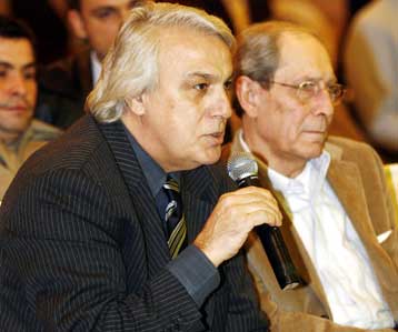 Ο Β.Μητρόπουλος θέλει να παραμείνει «αγκάθι στα πλευρά του σάπιου συστήματος»