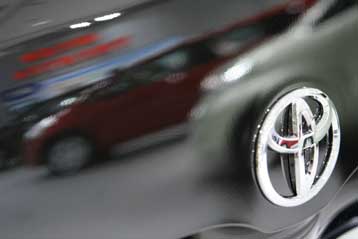 Απολύσεις σε ΗΠΑ και Βρετανία εξετάζει η Toyota