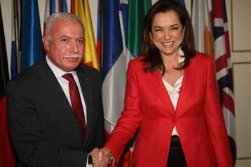 Την ελληνική αλληλεγγύη μετέφερε η Ντ.Μπακογιάννη στον Παλαιστίνιο ΥΠΕΞ