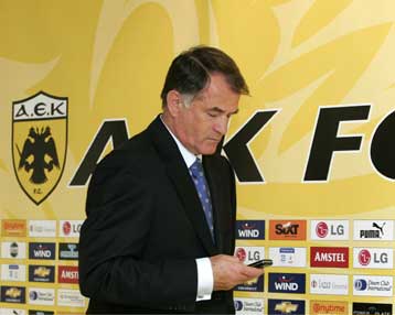 Εκτόνωση με Ντούσαν και Μανωλά… καίνε τα διοικητικά