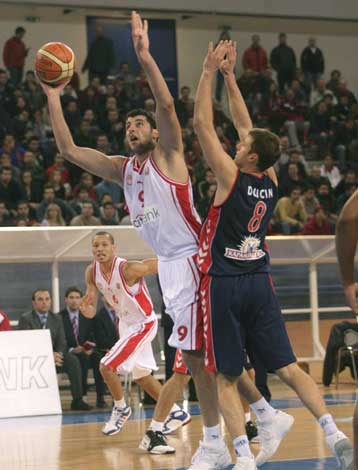 Αμφίβολος ο Μπουρούσης στον Ολυμπιακό ενόψει του ημιτελικού Κυπέλλου με τον Πανιώνιο