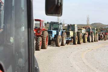 Ανυποχώρητοι κυβέρνηση και αγρότες, ενισχύονται τα μπλόκα