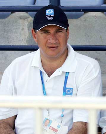 Σενάρια διεκδίκησης της προεδρίας της ΕΟΕ από τον Σπύρο Καπράλο