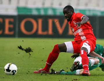 Στον Πανσερραϊκό ο Σέρβος τερματοφύλακας Ιλιτς, ντεμπούτο για Τσεχ με Λάρισα