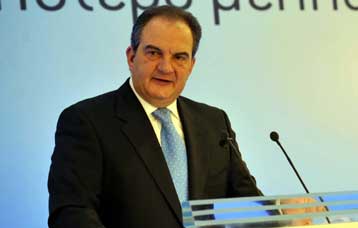 Ομιλία Καραμανλή με μηνύματα για οικονομία και αιχμές για την εκλογολογία