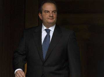 Παροχές ανά υπουργείο εξετάζει η κυβέρνηση με φόντο την πρόωρη κάλπη