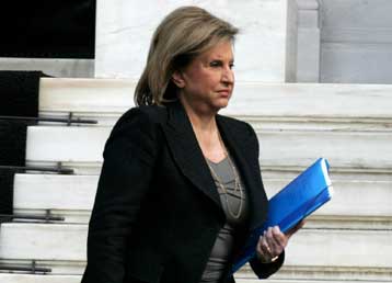 Διπλό δώρο Πάσχα για τους ανέργους προανήγγειλε η Φ.Πετραλιά