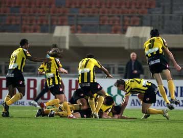 Ο Ολυμπιακός… γκάζωσε στην κορυφή, ο Εργοτέλης νίκησε τον Παναθηναϊκό στην Κρήτη