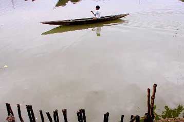 Τουλάχιστον 40 νεκροί και δύο αγνοούμενοι από ναυάγιο πορθμείου στο Βιετνάμ