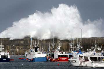 Εκτεταμένες καταστροφές και 15 νεκρούς από την κακοκαιρία στη Γαλλία και την Ισπανία