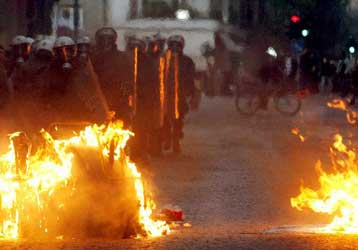 Επεισόδια στην Πατησίων μετά τις διαμαρτυρίες για την κοπή δέντρων από το Δήμο