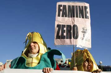 Η οικονομική κρίση εντείνει το φάσμα της πείνας, προειδοποιεί ο ΟΗΕ