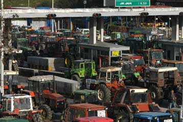 Τα μπλόκα των αγροτών σε ολόκληρη τη χώρα