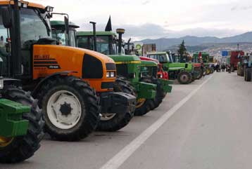 Αποχωρούν από το μπλόκο του Ισθμού οι αγρότες της Πελοποννήσου