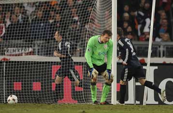 Με «πεντάρα» φιλοδώρησε η Μπάγερν τη Στουτγάρδη, πρόκριση και για Σάλκε, Αμβούργο