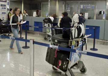 Δι εξαναγκασμού ακύρωση της απεργίας καταγγέλλουν οι ελεγκτές εναέριας κυκλοφορίας