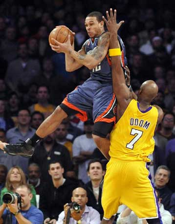 Την εντός έδρας ήττα γνώρισαν οι Λέικερς από τους Μπόμπκατς