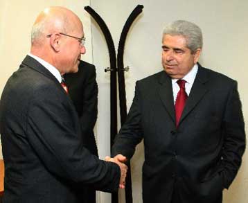 Το θέμα των περιουσιών επί τάπητος στη συνάντηση Χριστόφια-Ταλάτ