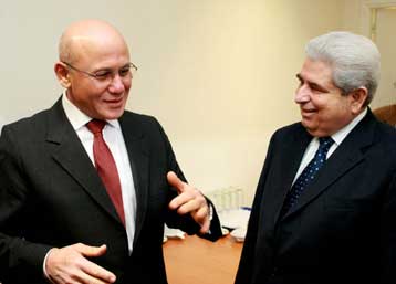 To ακανθώδες ζήτημα του περιουσιακού «άνοιξαν» Χριστόφιας και Ταλάτ