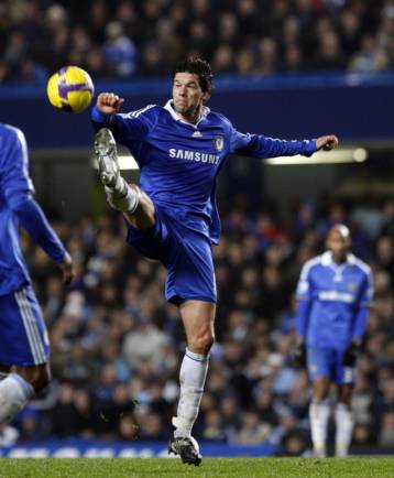 Η Λίβερπουλ άφησε την Μάντσεστερ να ξεφύγει με δύο βαθμούς