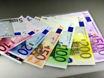 Σημαντική επιβράδυνση τον Δεκέμβριο στις χορηγήσεις δανείων σε νοικοκυριά και εταιρείες