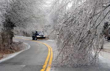 Θύματα και διακοπές ρεύματος αφήνει πίσω της κακοκαιρία στις Μεσοδυτικές ΗΠΑ
