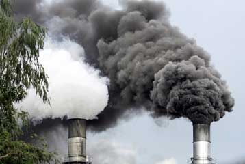 Με προσφυγή απειλείται η Ελλάδα για τις εκπομπές της βιομηχανίας