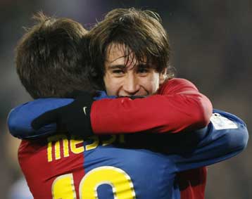 «Ίδρωσαν» αλλά προκρίθηκαν Μπαρτσελόνα και Σεβίλη