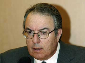 Εν μέσω κόντρας με Βερέμη, ο Γ.Μπαμπινιώτης καλεί όλους σε διάλογο για την Παιδεία