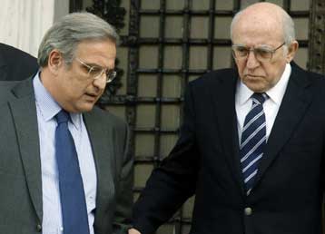 Έμφαση σε δημόσιες επενδύσεις και «στοχευμένες» παροχές