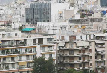 Τη μετατροπή του ΕΤΑΚ σε Φόρο Ακίνητης Περιουσίας μελετά η κυβέρνηση