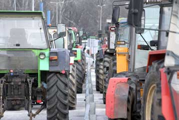 Παραμένουν για μια ακόμη ημέρα τα τρακτέρ σε Προμαχώνα και Νίκαια Λάρισας